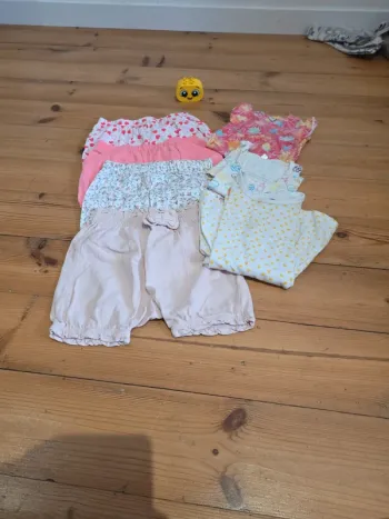 Lot de 7 vêtements d'été en coton taille 12 mois.