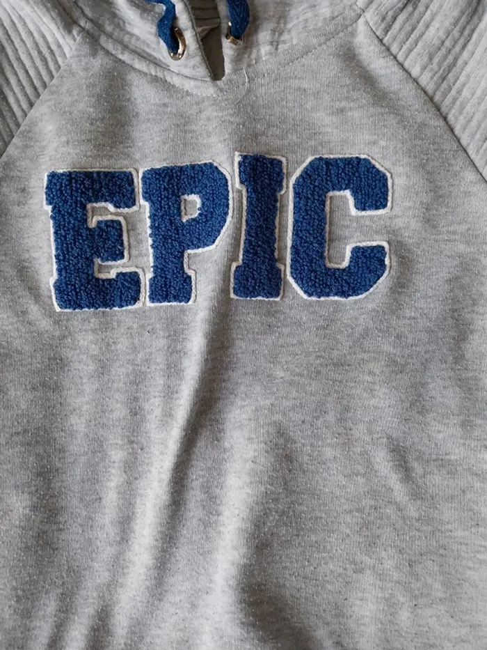 Pull sweat à capuche 5/6ans - photo numéro 3