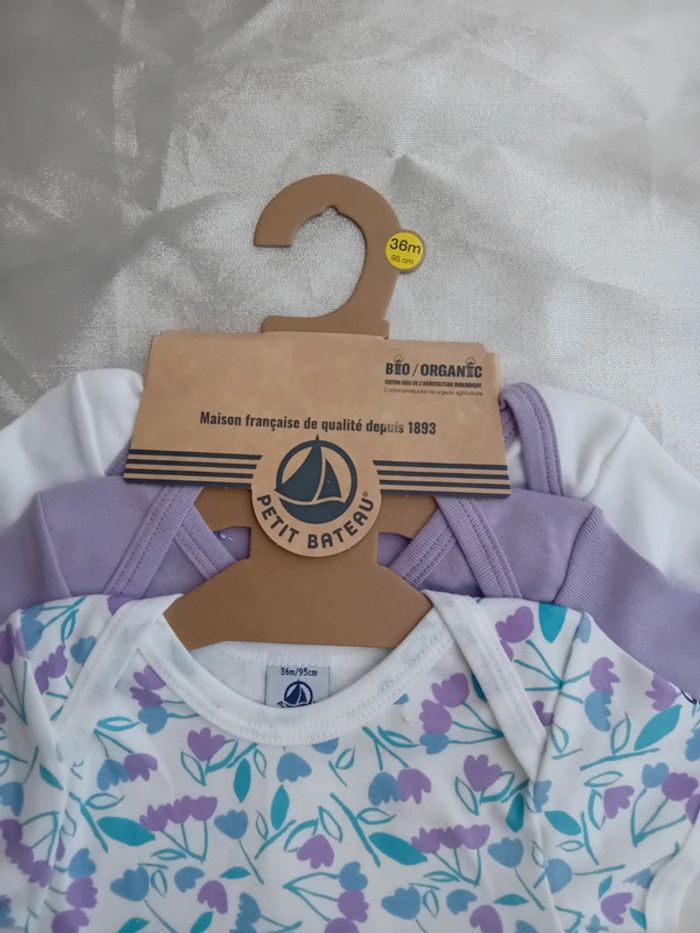 Lot de 3 bodies neufs taille 36 mois - photo numéro 4