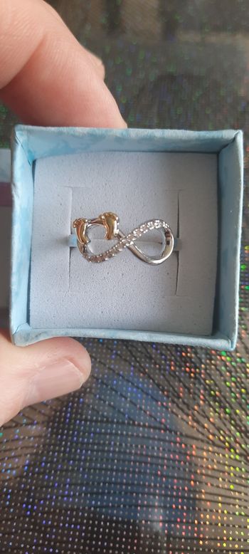 Bague originale avec pied de bébé 