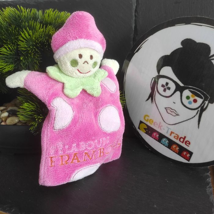 doudou Lutin cmp marionnette rose Framboise colerette vert Filaboun