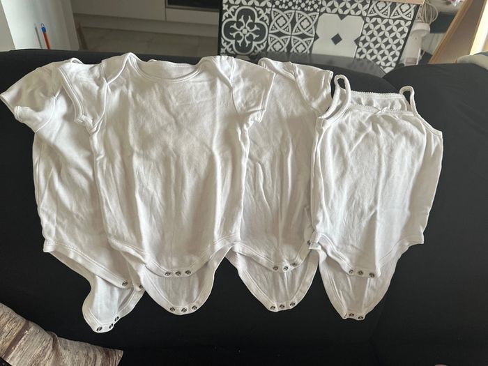 Lot 4 body taille 3 ans