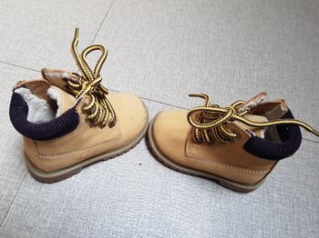 Lot 2 paires de chaussures montantes