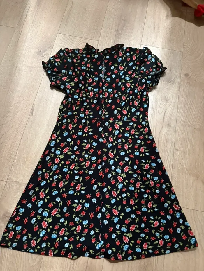 Robe noir à fleur - photo numéro 4