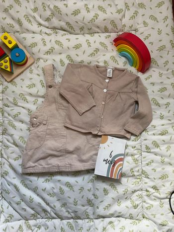 ensemble robe salopette en velours et gilet beige obaibi 6 mois