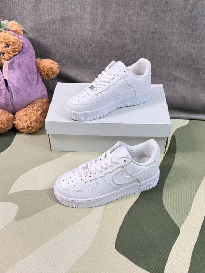 Nouveau Nike Air Force 1 Low Blanc Taille 45 - photo numéro 4