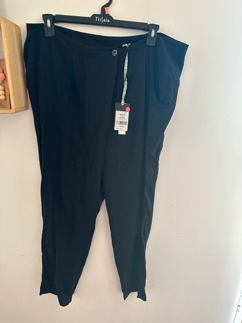 Pantalon neuf mado et les autres taille 48