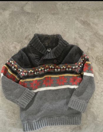 Pull orchestra 6 ans en très bon état