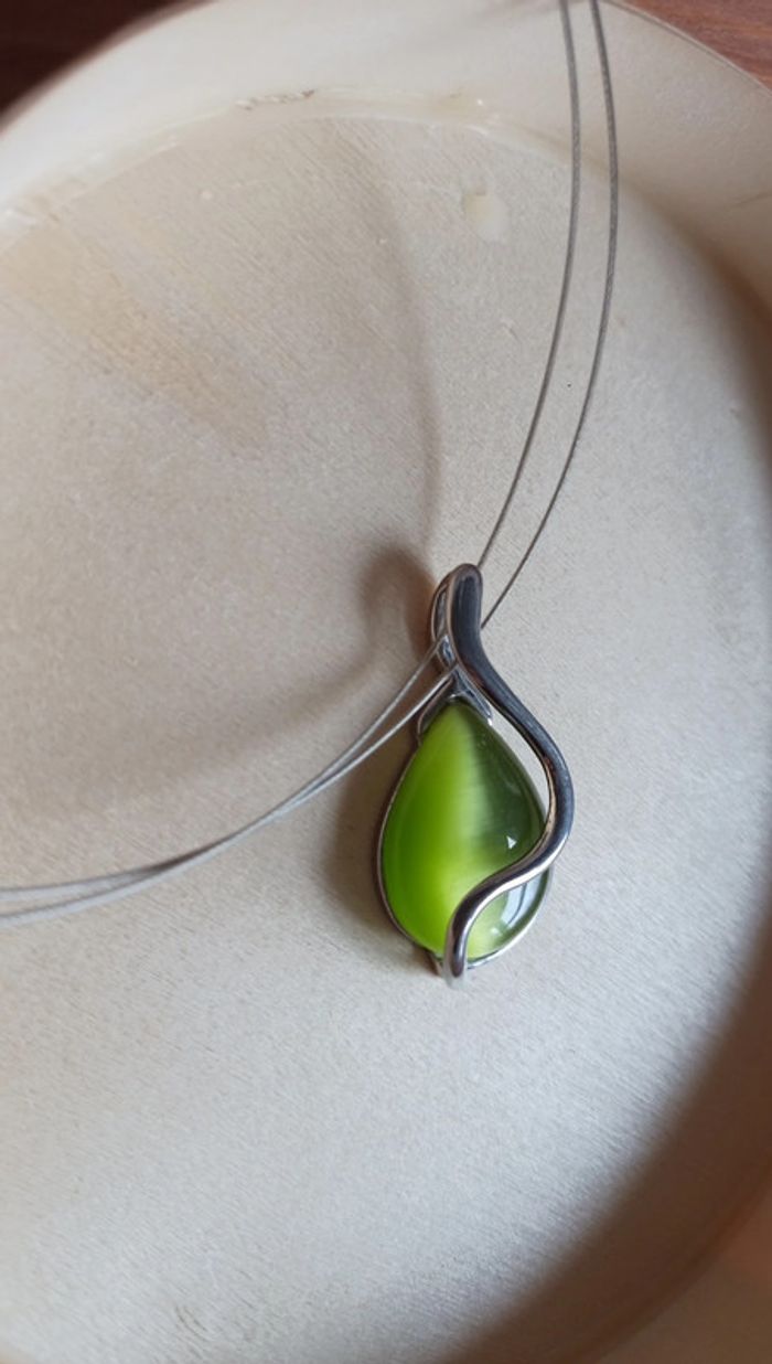Collier avec pendentif goutte couleur jade - photo numéro 3