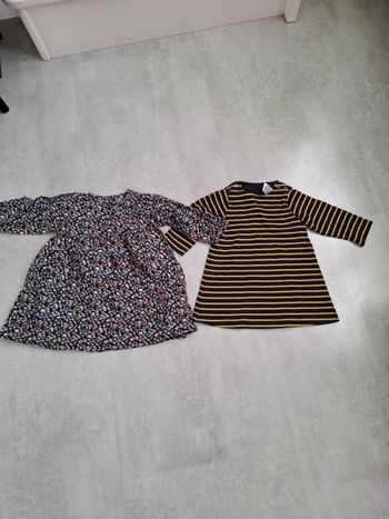 Lot 2 robes petit bateau 12 mois