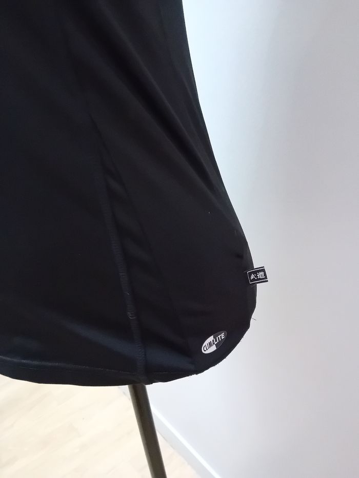 Polo Adidas taille XS - photo numéro 3
