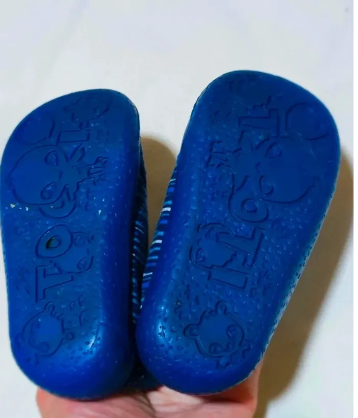 Chaussons bleu garçon pointure 20 - photo numéro 4