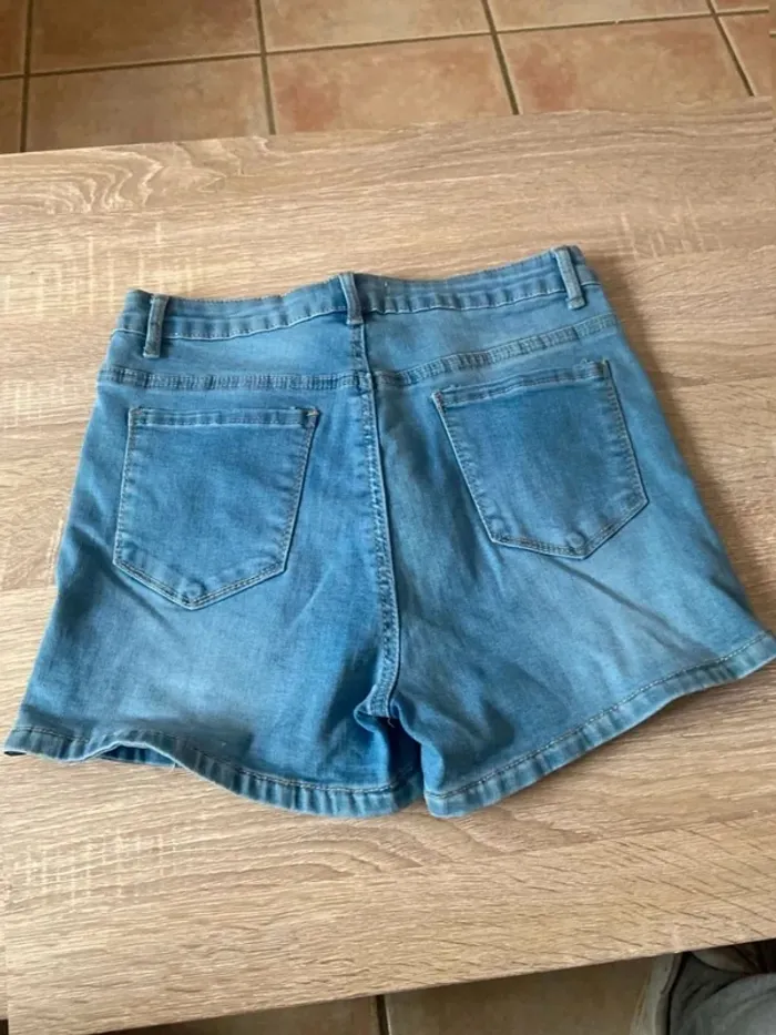 Mini short en jean  T38 - photo numéro 4