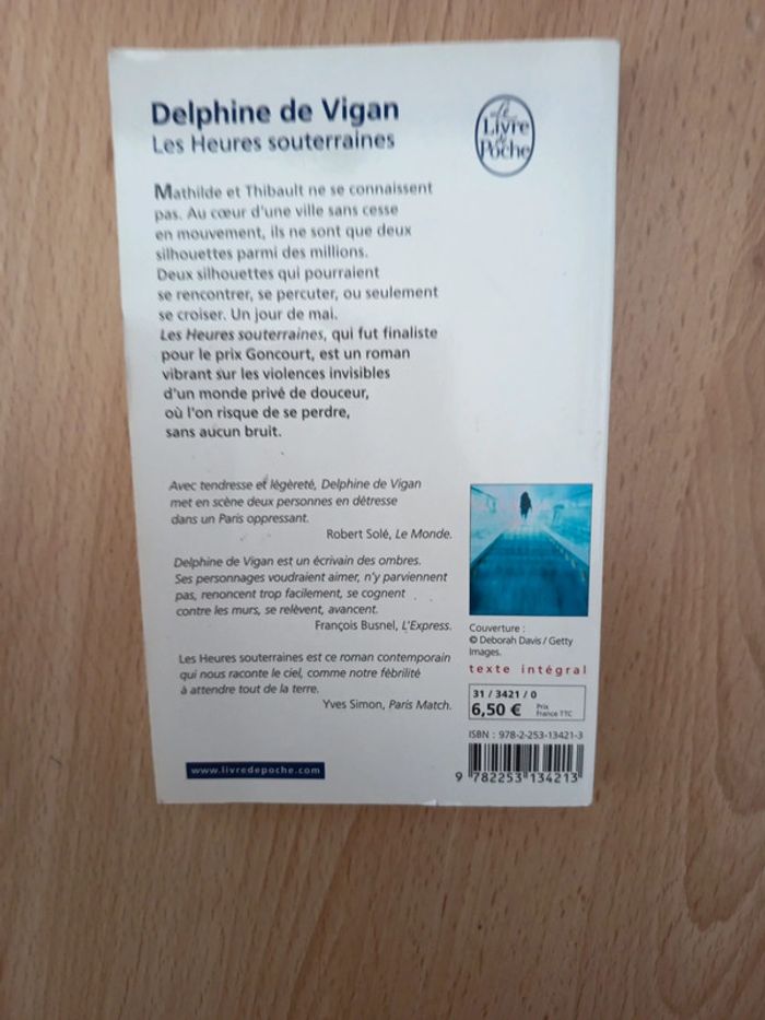 Livre les heures souterraines - photo numéro 2