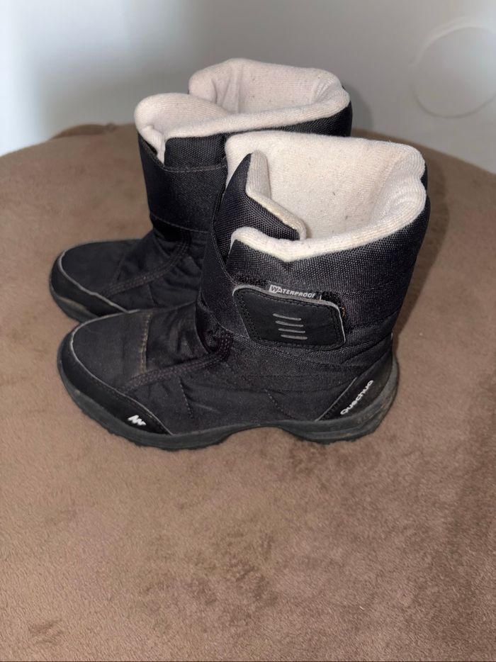 Bottes Chaussures de neige noir taille 34 Quechua en très bon état - photo numéro 3