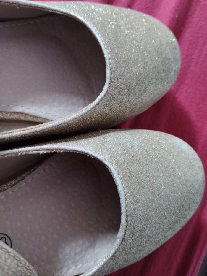 Chaussures à talon pailleté doré - photo numéro 2