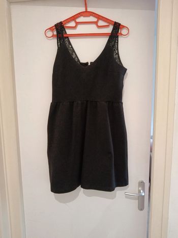 Robe noire cache cache