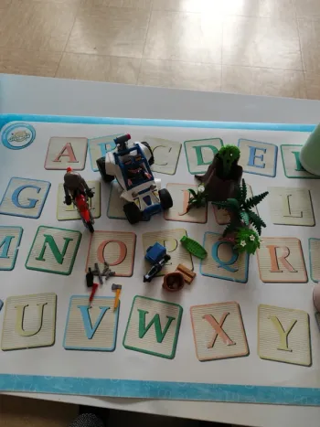 Playmobil policier voiturette et voleur