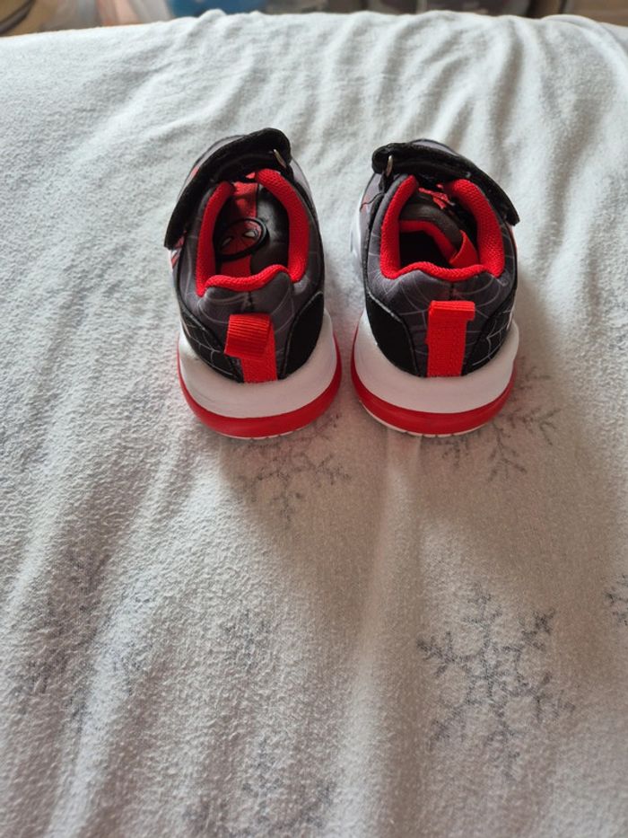 Baskets spiderman taille 20/21 - photo numéro 3