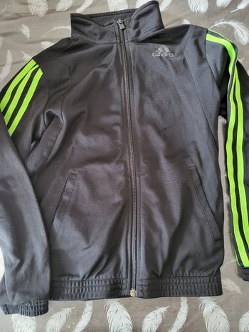 Veste de sport zippée taille 9 / 10 ans