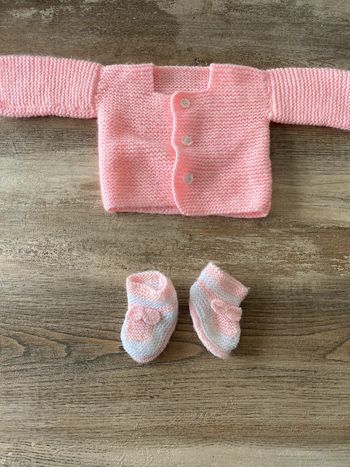 Ensemble bébé fille naissance 0/3mois gilet + chausson fait main