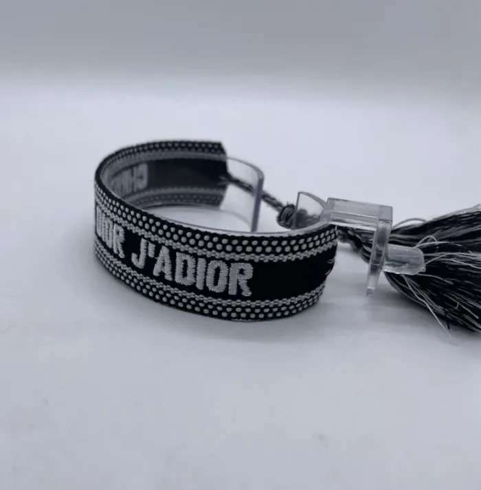 Bracelet tissé noir et blanc brodé - photo numéro 3