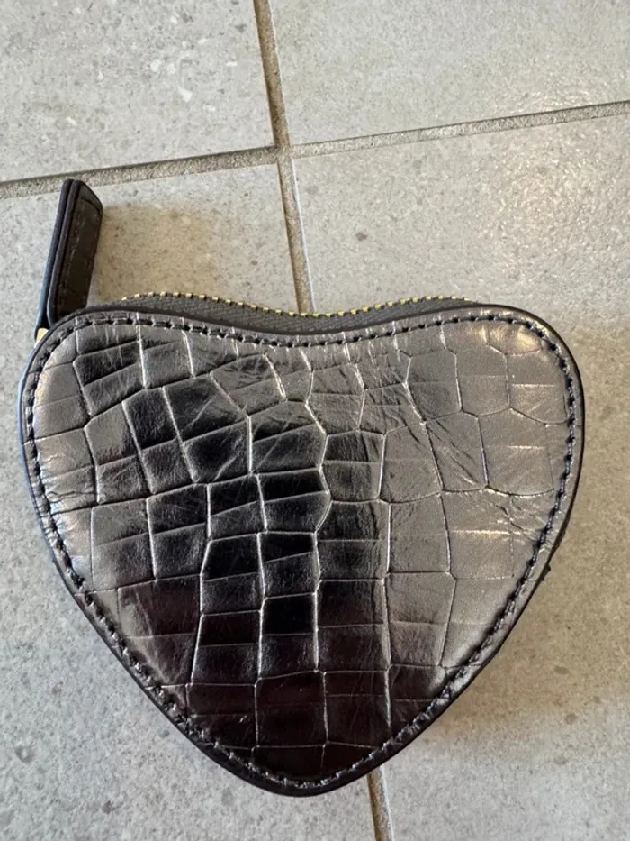 Porte monnaie en coeur Neuville, très bon état, 11*9cm - photo numéro 2