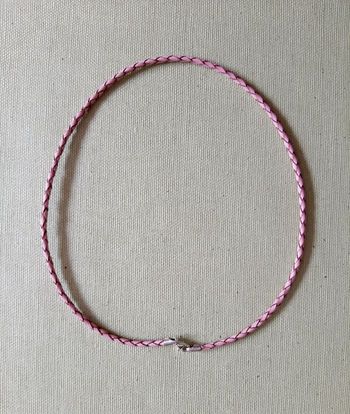 Ras de cou en cuir rose neuf