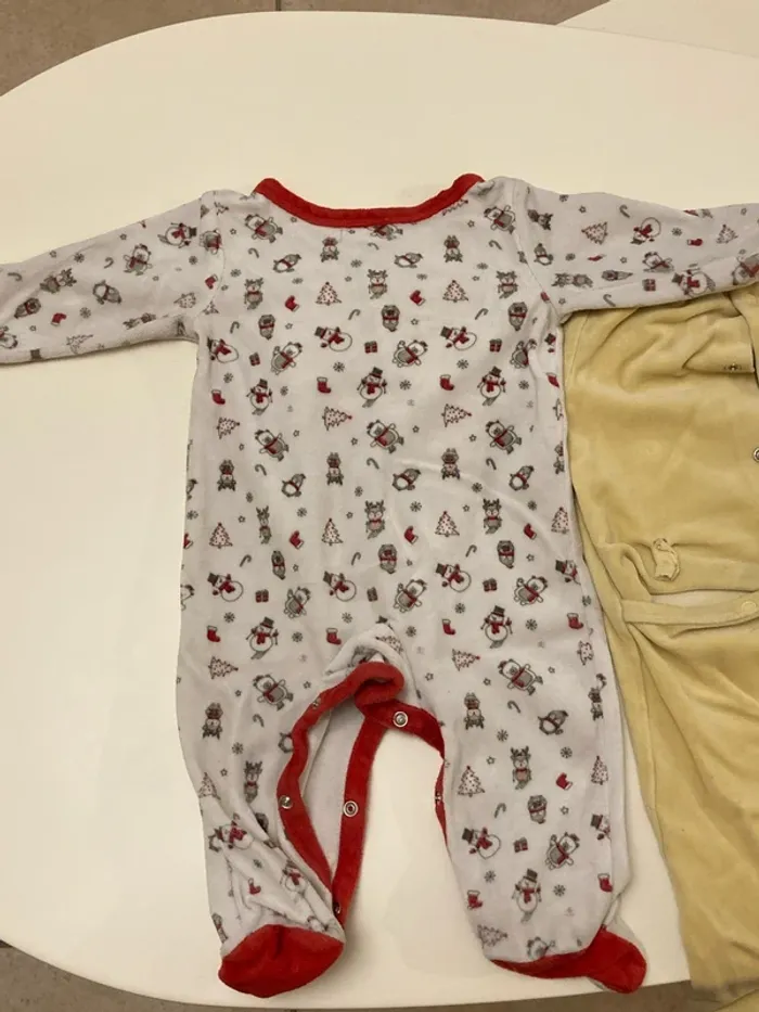 Lot de 3 pyjama hiver 6 mois dont 1 Noël mixte - photo numéro 9