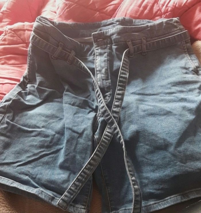 Short en jeans avec ceinture en jeans