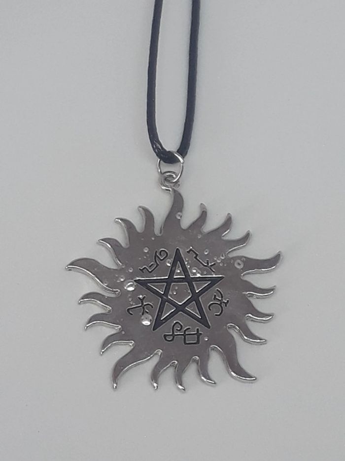 Collier Supernatural