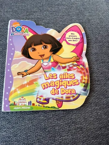 Livre dora l’exploratrice