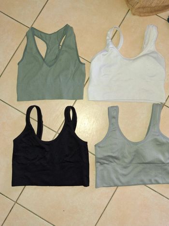 4 brassières M