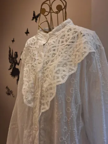 Chemise blanche brodée & dentelle