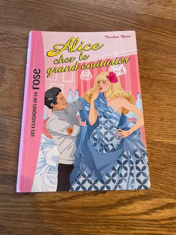 Livre La bibliothèque Rose Alice chez le grand couturier