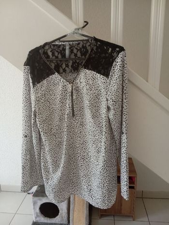 Haut manche longue dentelle