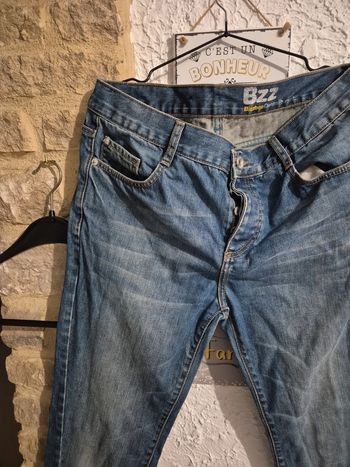Jean effet vieilli avec bordures décalées bizzbee taille 42