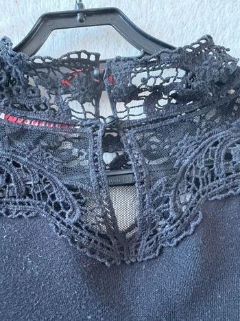 Pull col dentelle