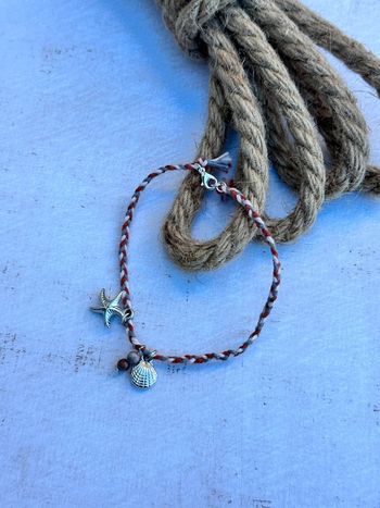 Bracelet de cheville en cordon coton et breloques argenté