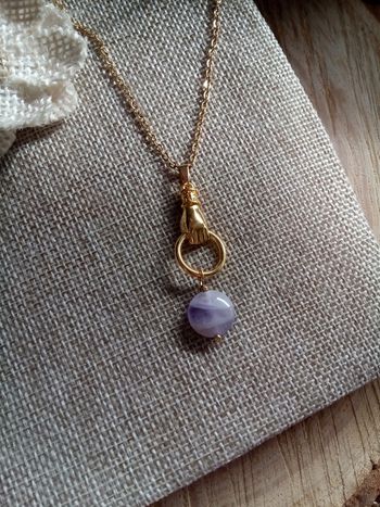 Collier connecteur main et pierre d'améthyste naturelle 💜.