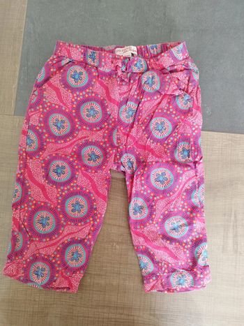 Pantalon fluide fushia à motifs colorés