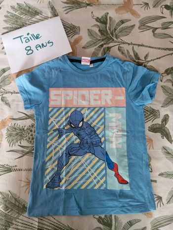 T-shirt spiderman taille 8 ans