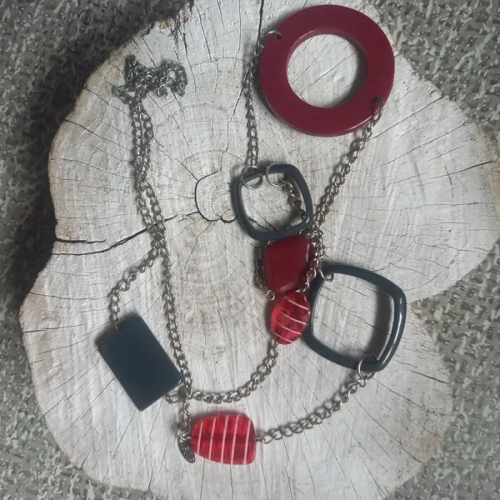 Collier sautoir vintage rouge et noir - photo numéro 3