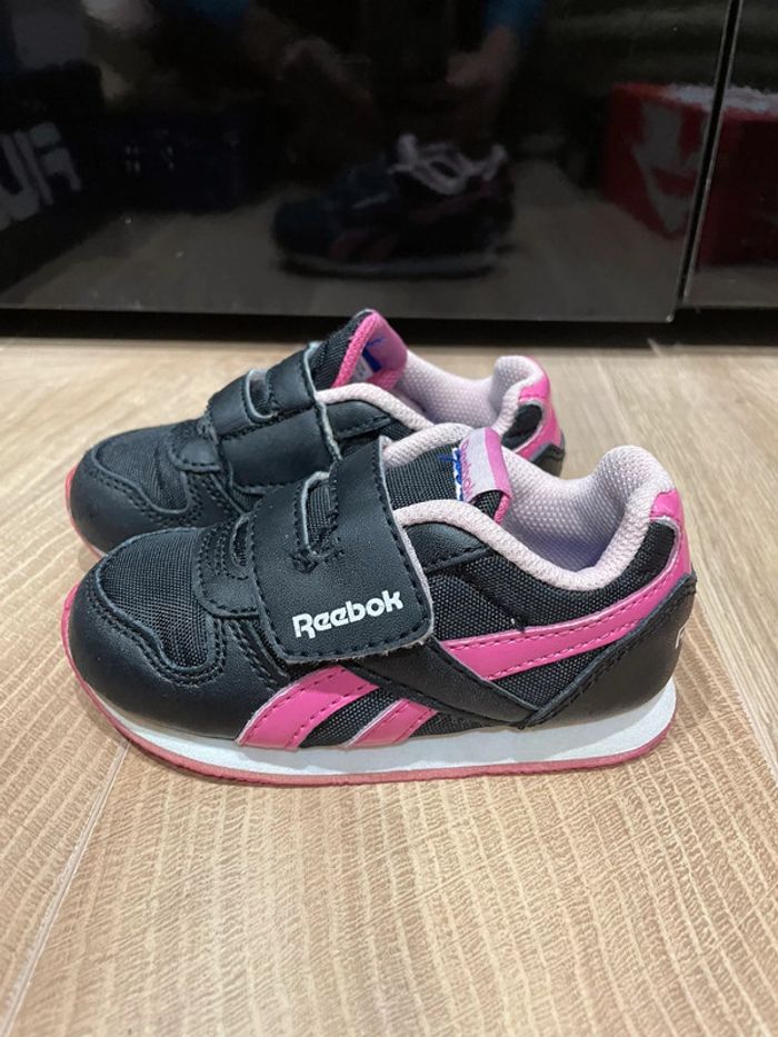 Baskets noires et roses Reebok t.22 - photo numéro 4
