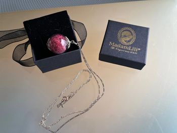 Pendentif et chaîne Madam Lili