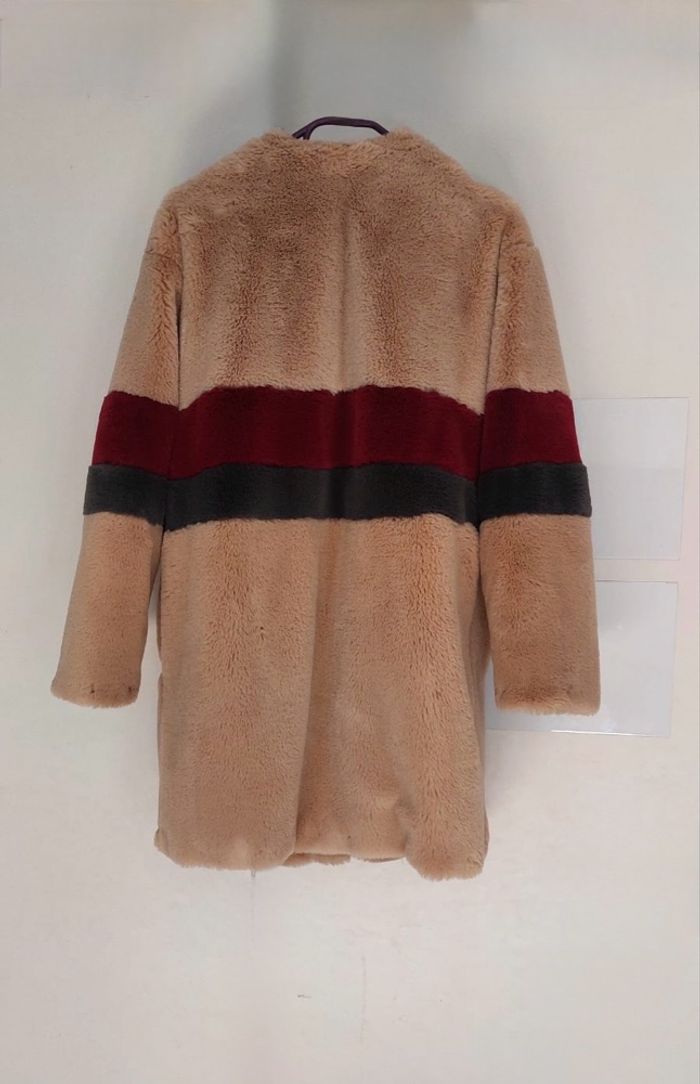 Manteau en fausse fourrure épaisse Pull & bear taille M en très bon état. - photo numéro 2