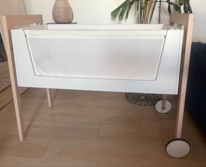 Lit Berceau cododo bébé Linea by Leander – très bon état + matelas & draps inclus