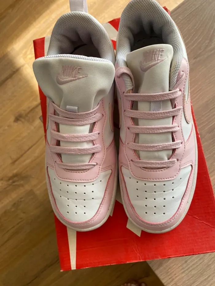 👟 Nike Court Borough Low 2 SE Femme – Rose Irisé & Lacets Pailletés – Pointure 37,5 - photo numéro 2