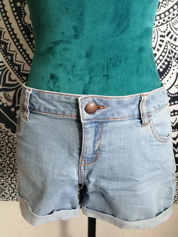 Short en jeans bleu clair / kiabi / (40) - photo numéro 2
