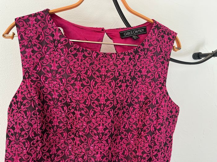 Robe brodée rose et noire taille 42 - photo numéro 6